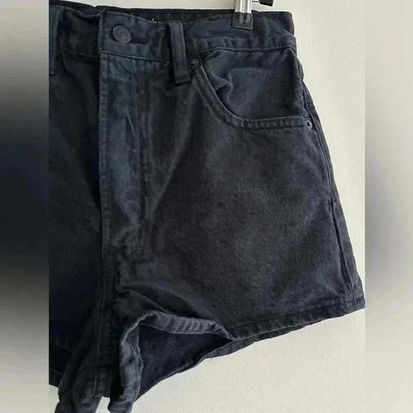 Levi’s Wellthread Collection Ribcage Short, Size 28, Black High-Waisted Shorts - Picture 7 of 16